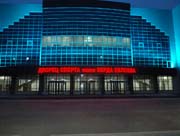 Объемные буквы «Дворец спорта имени Берда Евлоева» - Объемные буквы на фасаде, в сочетании с архитектурной подсветкой фасада. Вечерний вид.
